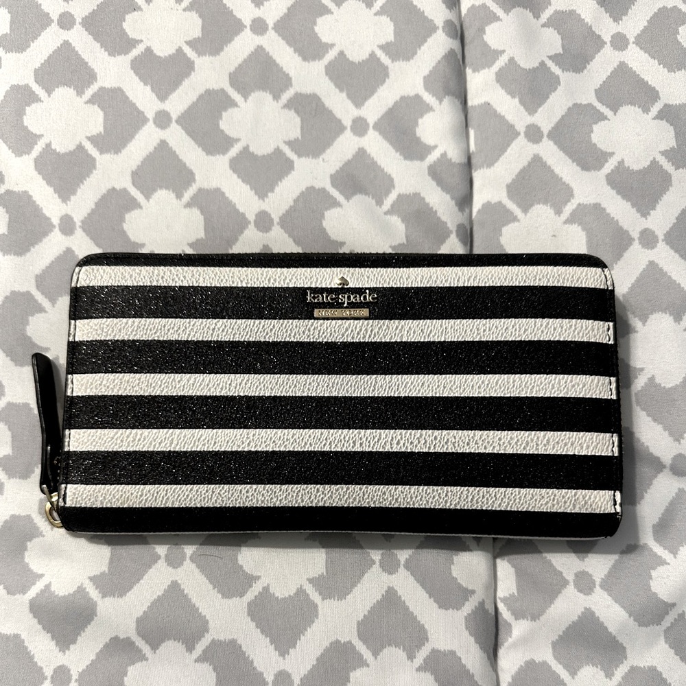 EUC Kate Spade Zip Around Wallet